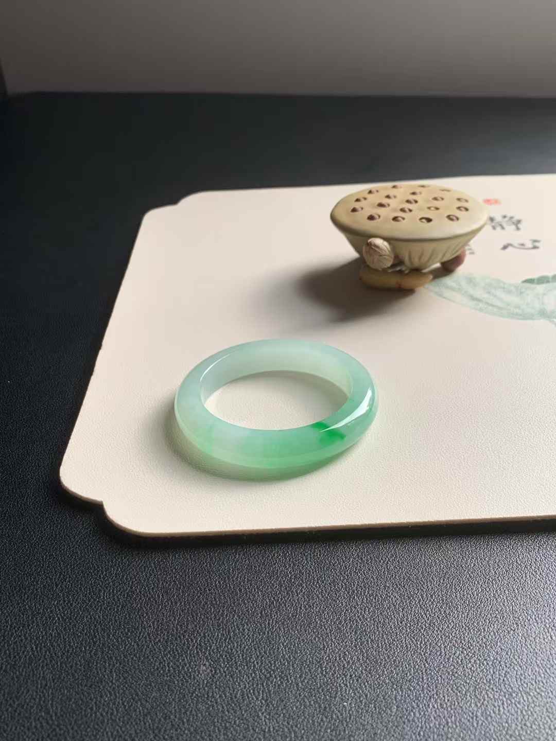 辣阳绿正圈翡翠手镯