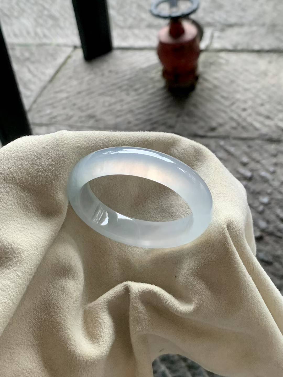 高冰底起光贵妃翡翠手镯