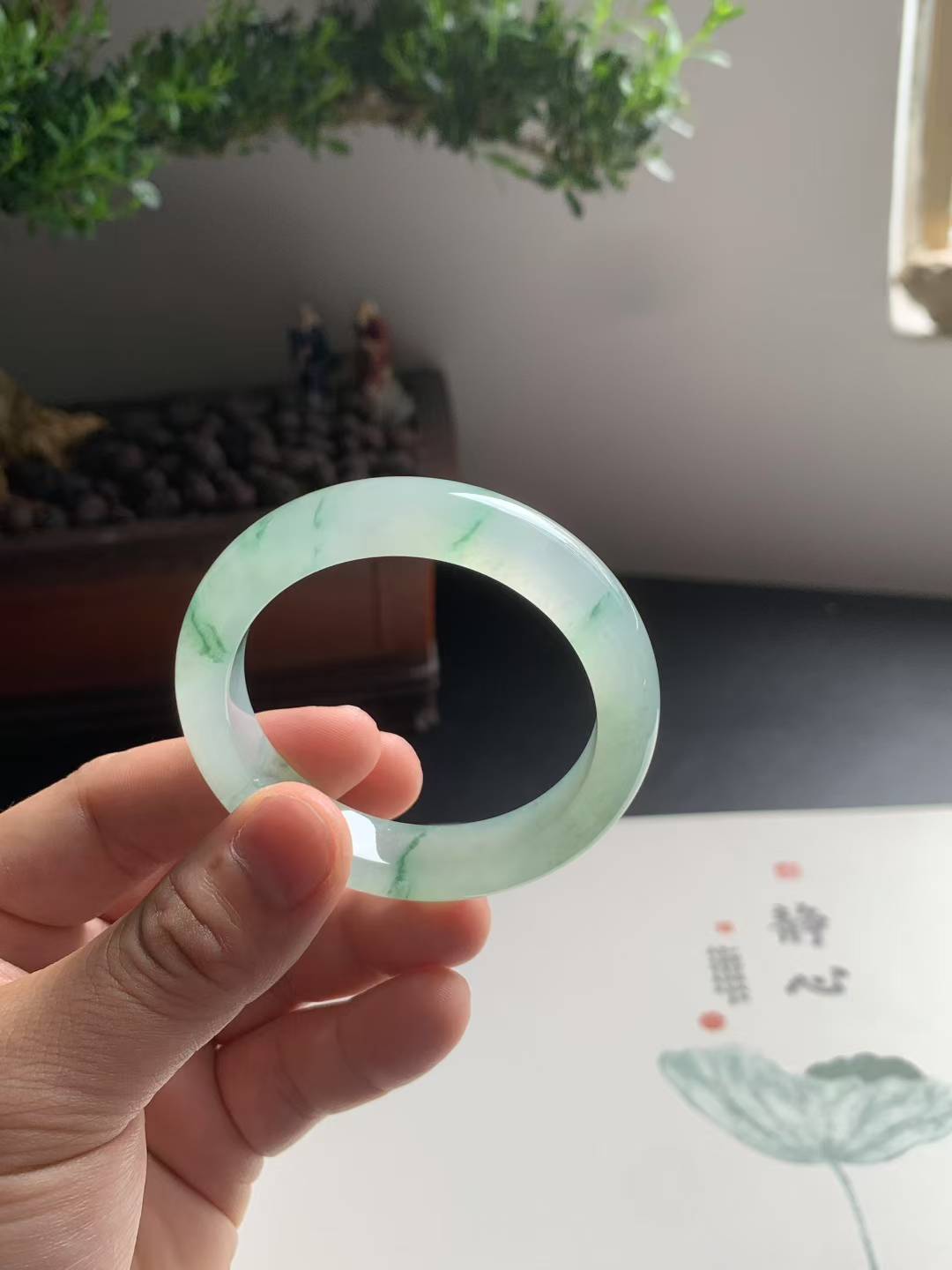冰胶飘花正圈翡翠手镯