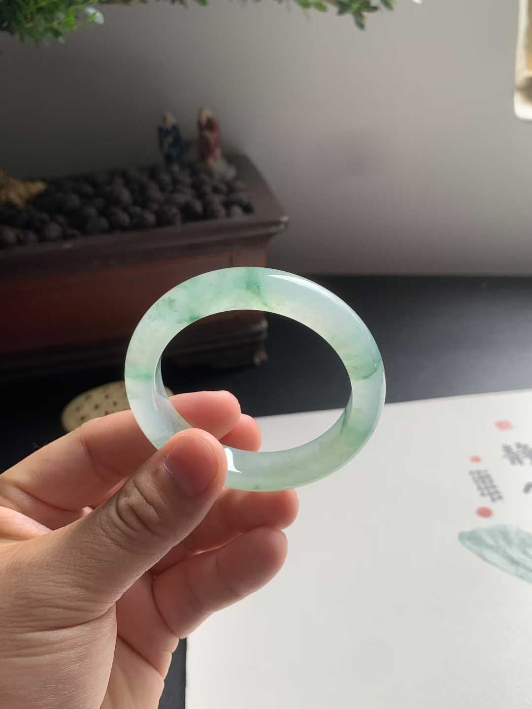 冰胶飘花正圈翡翠手镯