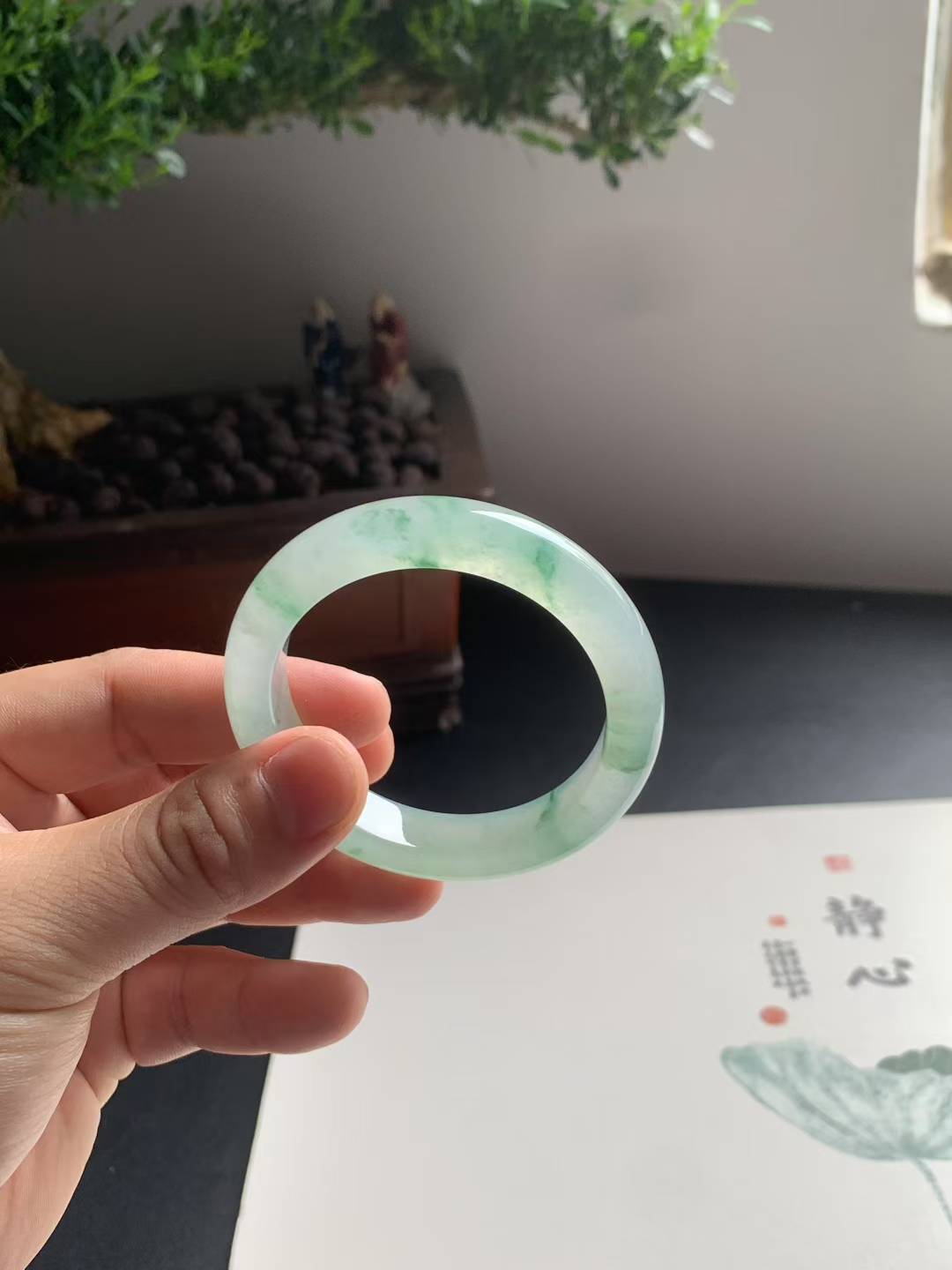 冰胶飘花正圈翡翠手镯