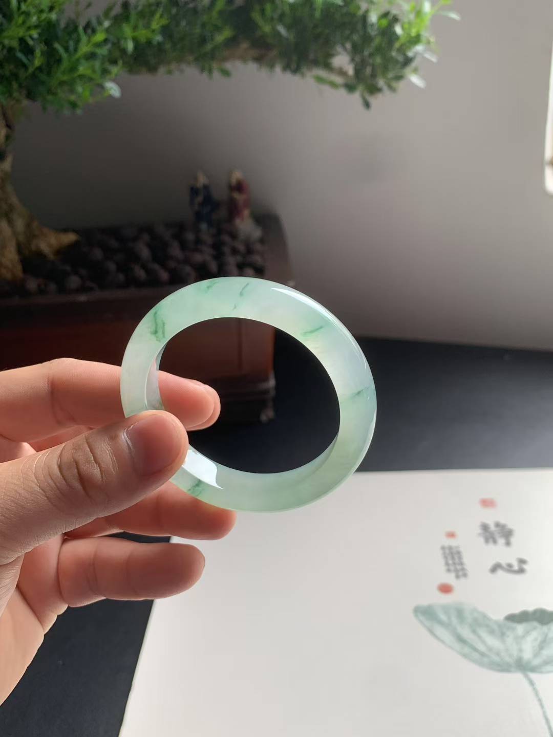 冰胶飘花正圈翡翠手镯