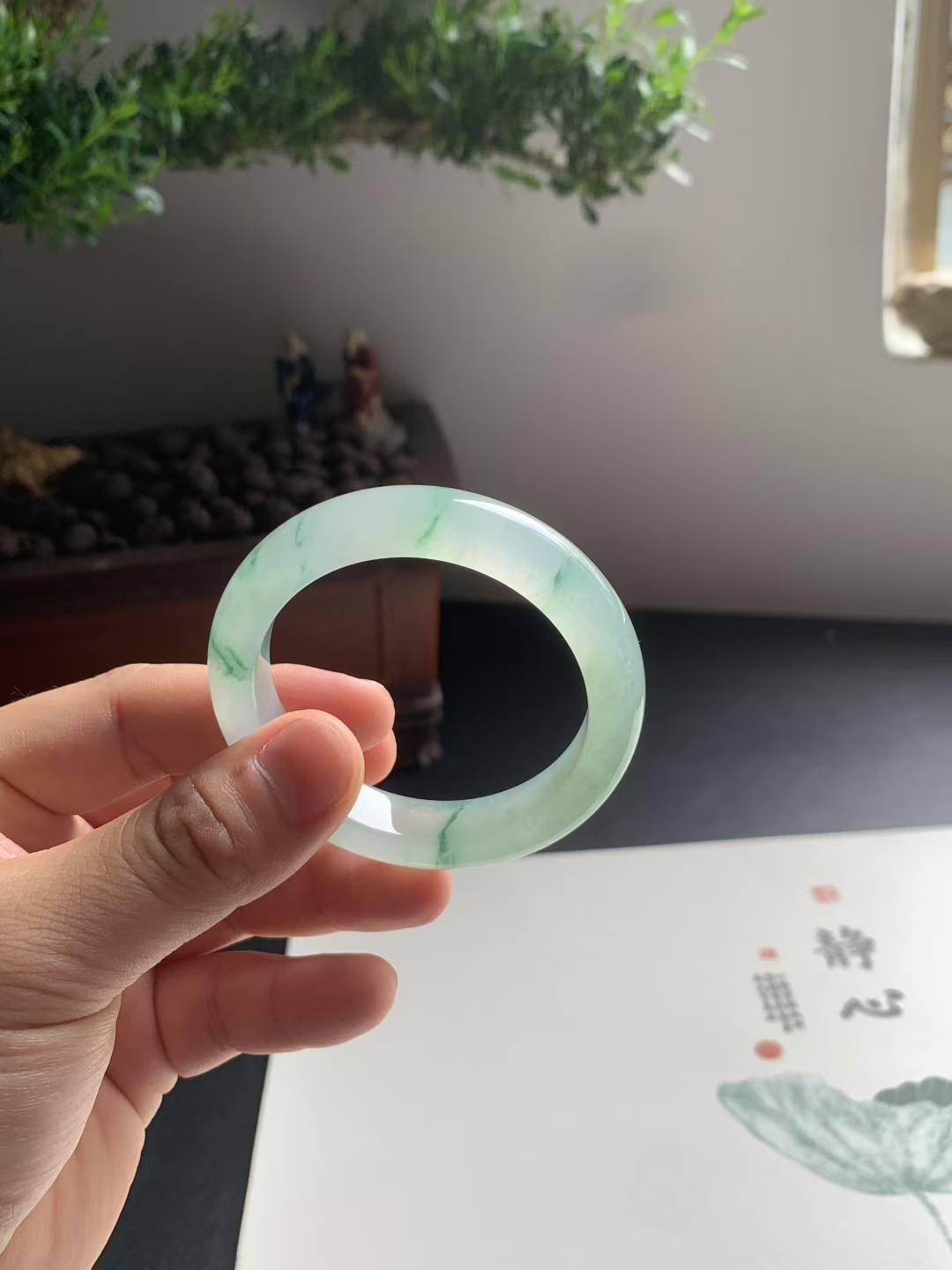 冰胶飘花正圈翡翠手镯