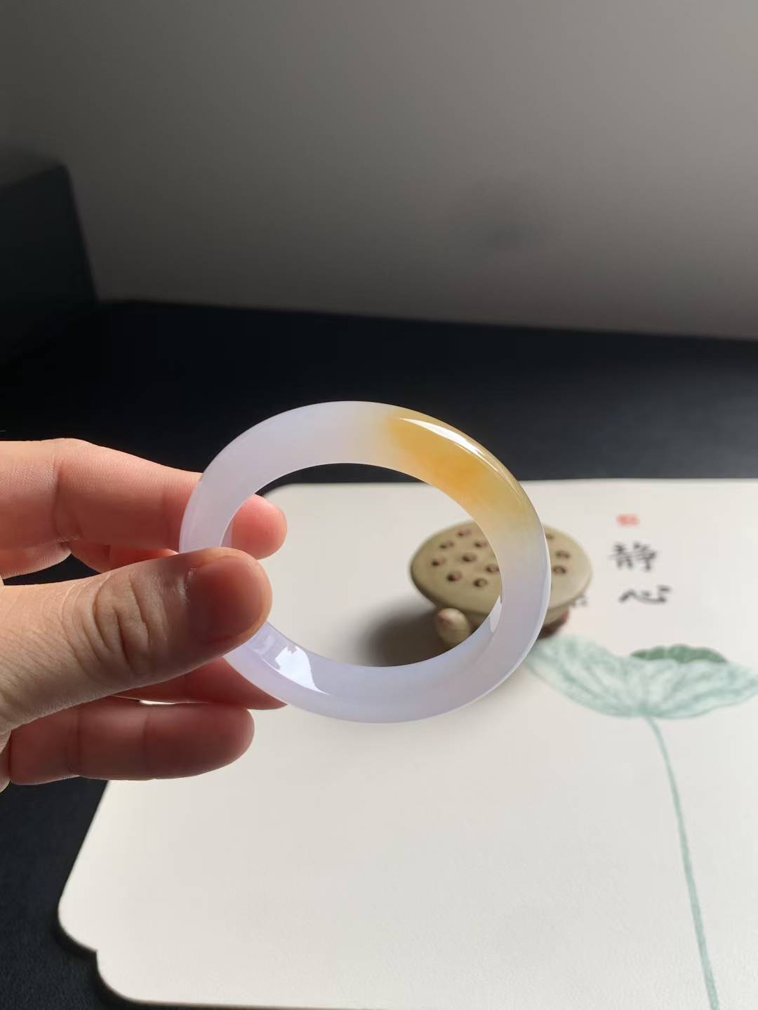 冰胶黄翡正圈翡翠手镯