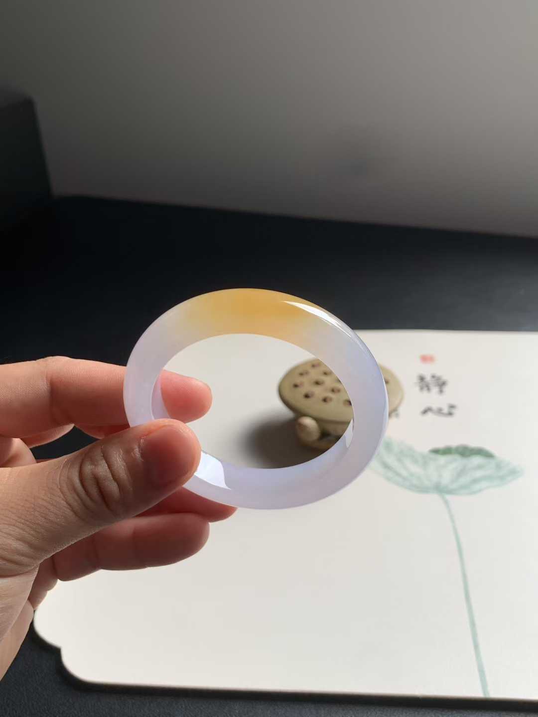 冰胶黄翡正圈翡翠手镯