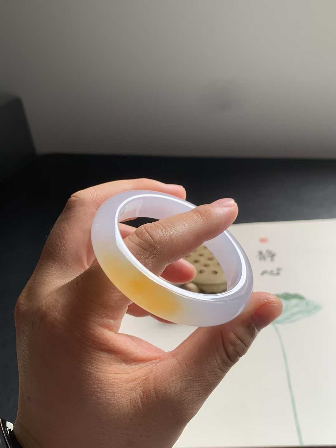 冰胶黄翡正圈翡翠手镯
