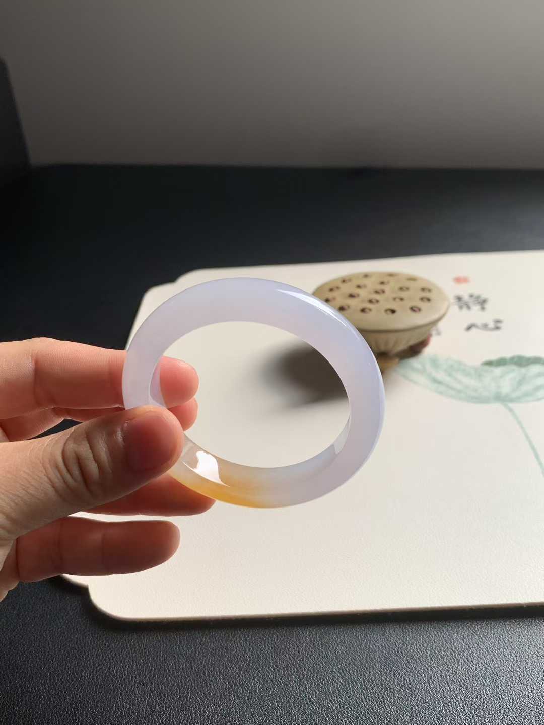 冰胶黄翡正圈翡翠手镯