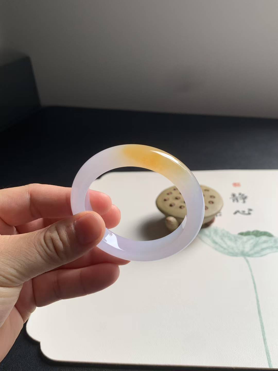 冰胶黄翡正圈翡翠手镯