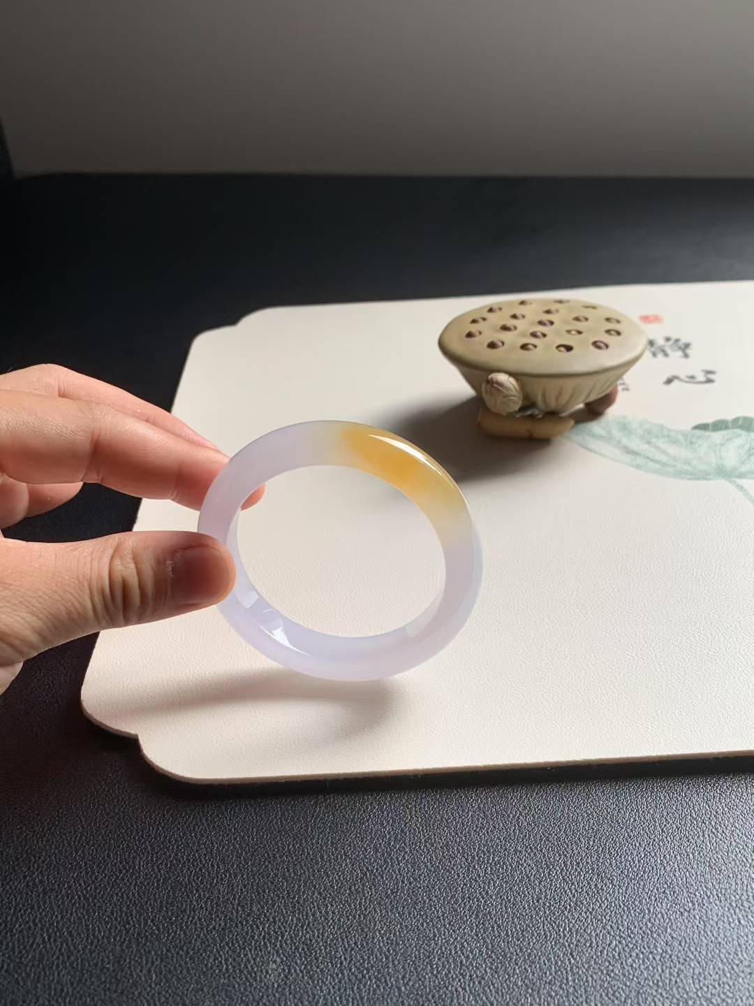 冰胶黄翡正圈翡翠手镯
