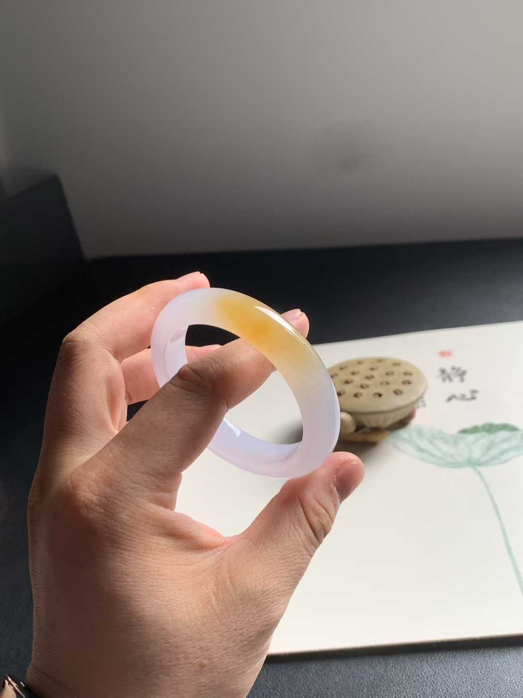 冰胶黄翡正圈翡翠手镯