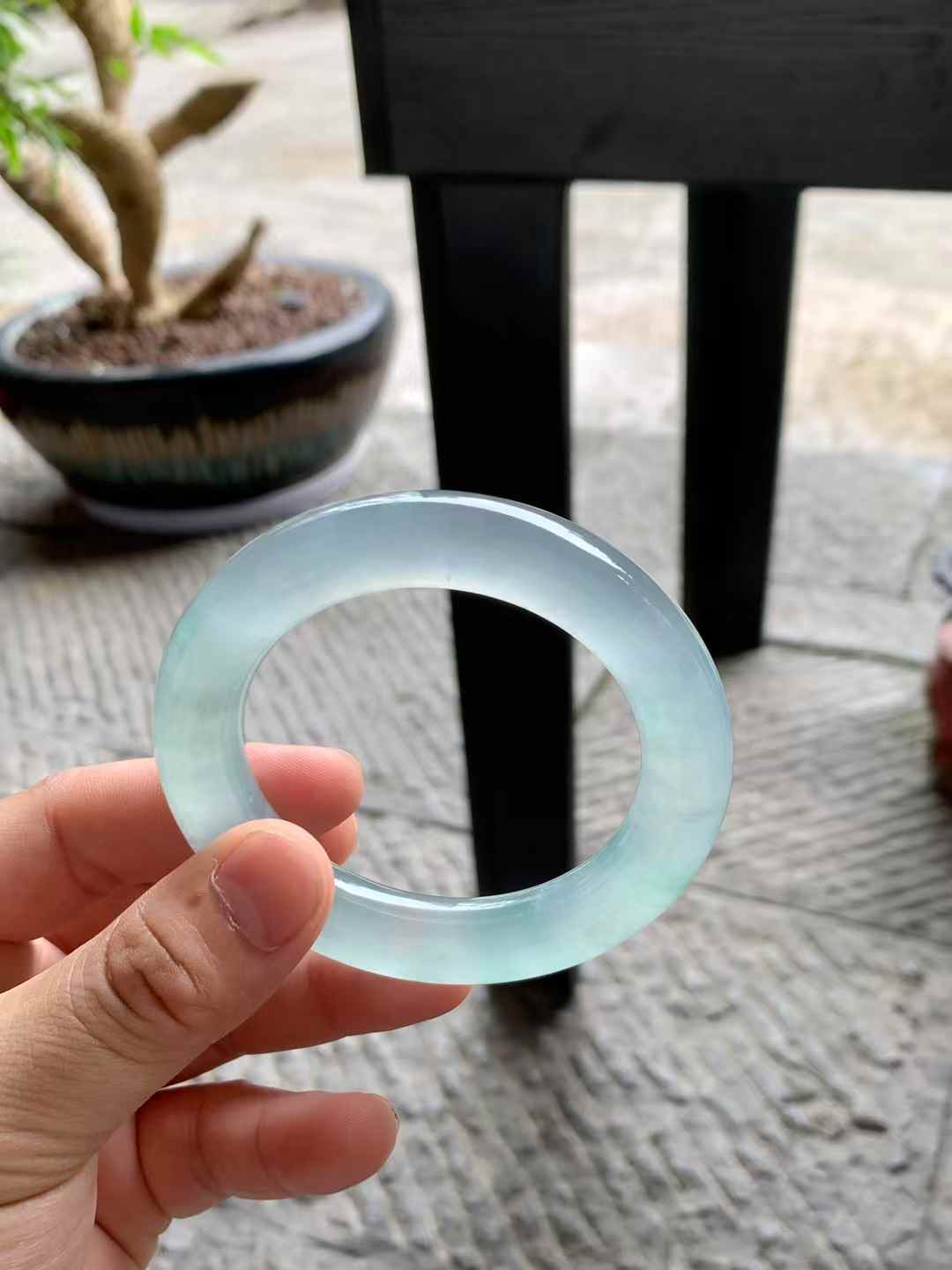 高冰种绿花圆条翡翠手镯