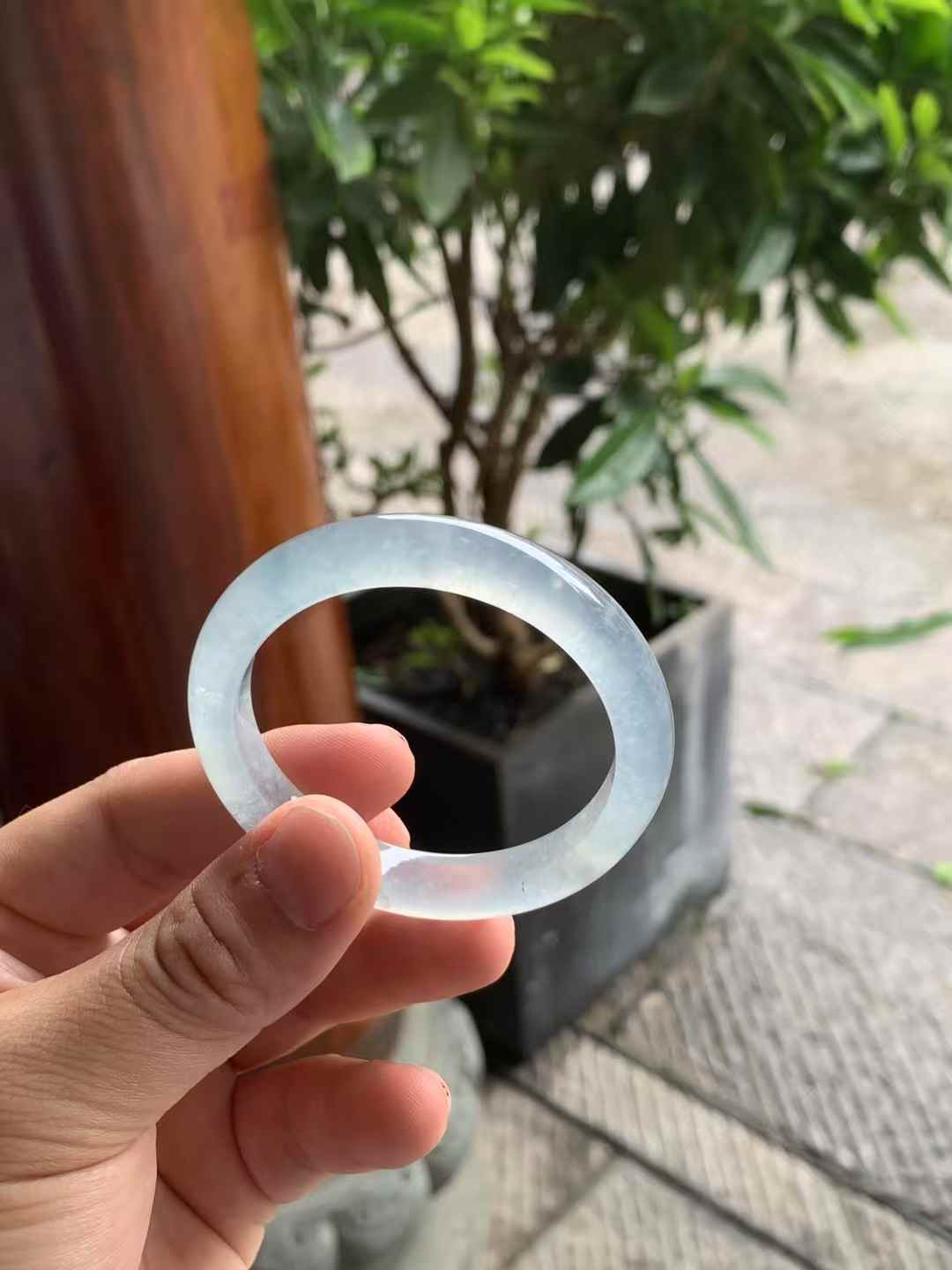 玻璃底起光冰蓝翡翠手镯