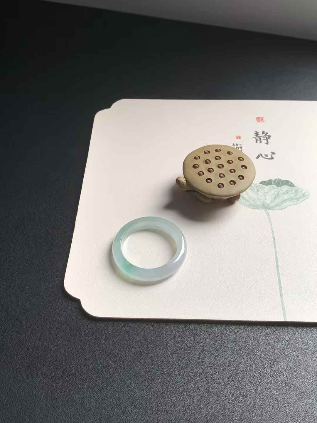 高冰种阳绿花正圈翡翠手镯