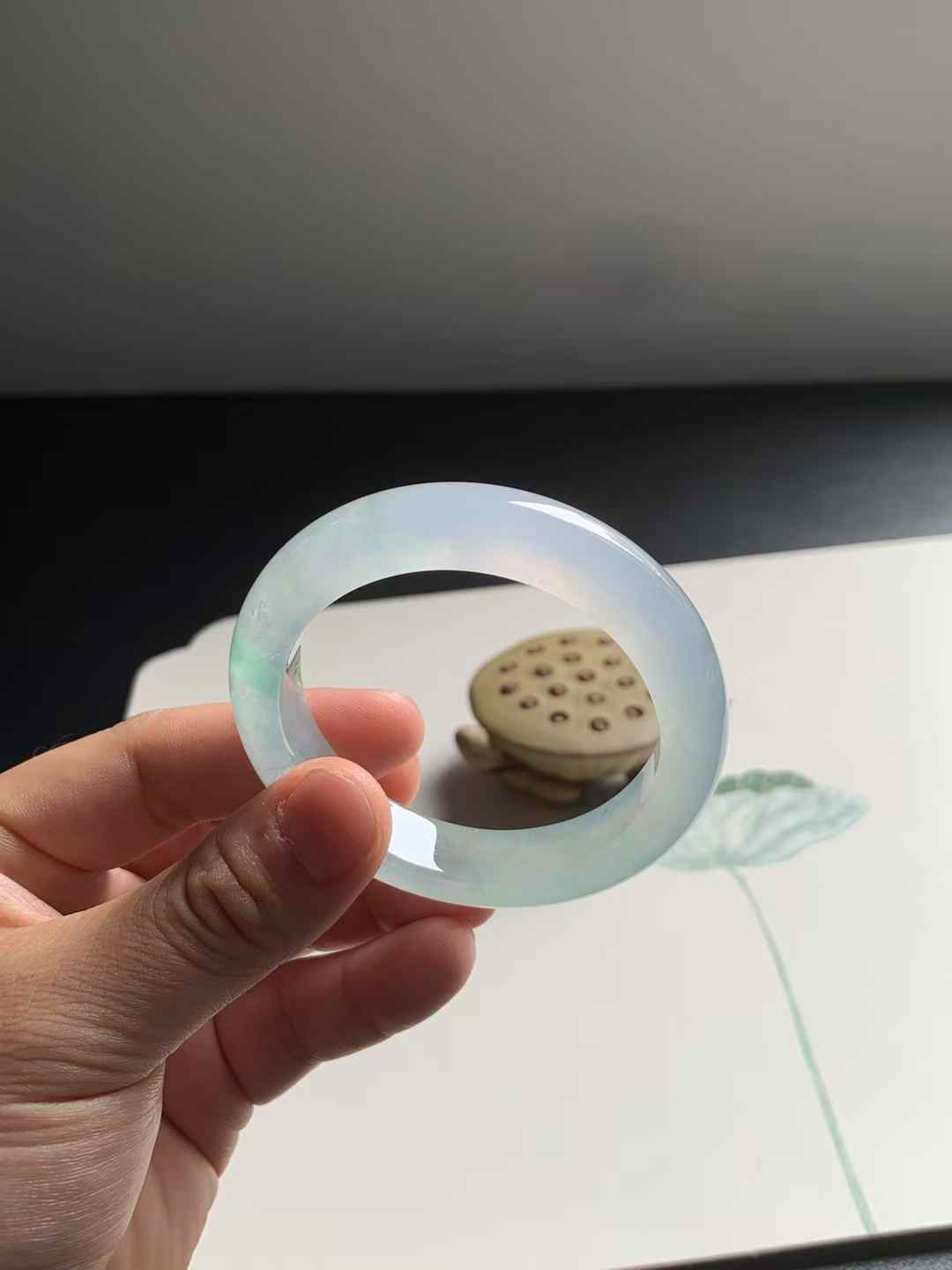 高冰种阳绿花正圈翡翠手镯