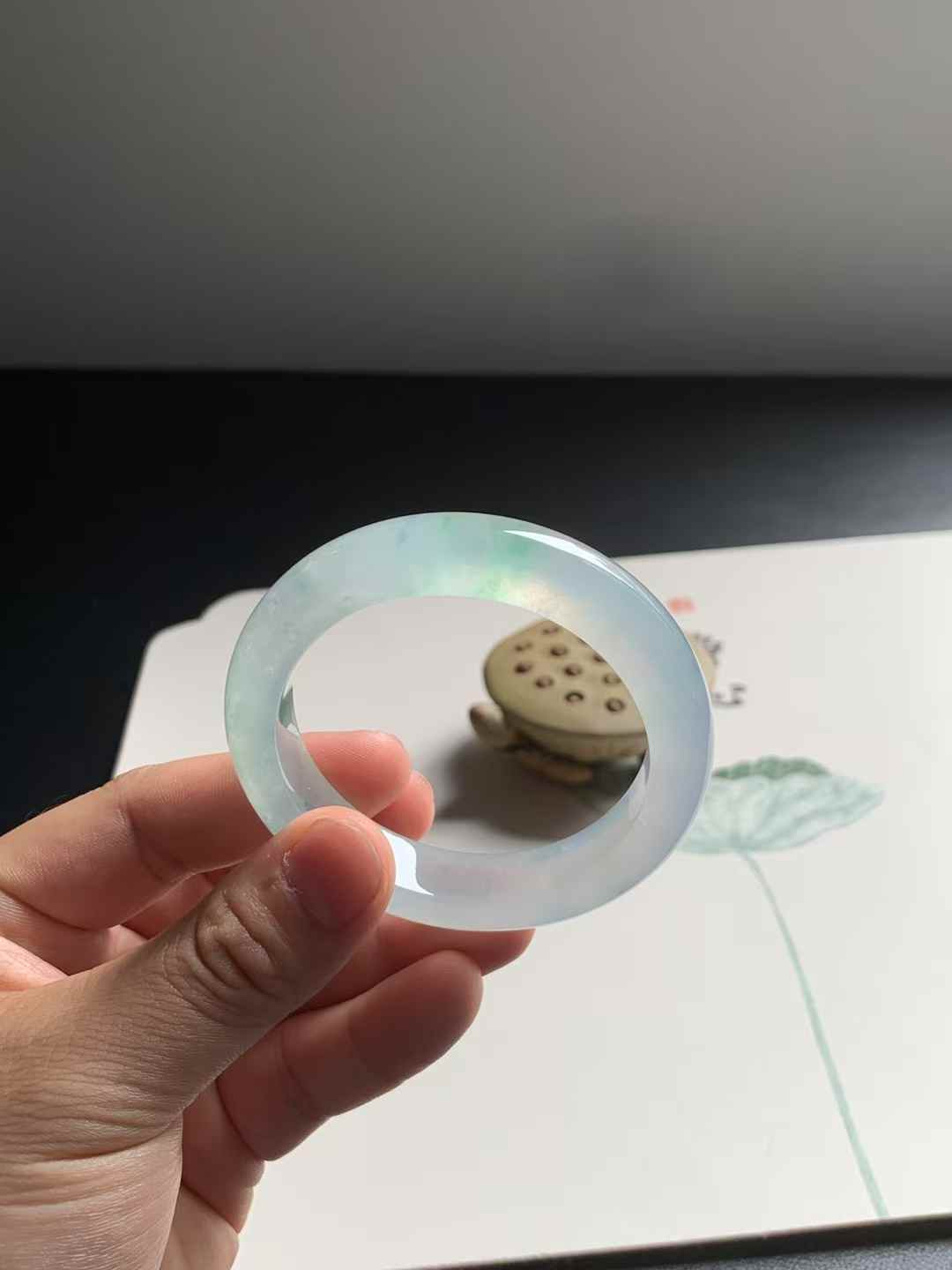 高冰种阳绿花正圈翡翠手镯