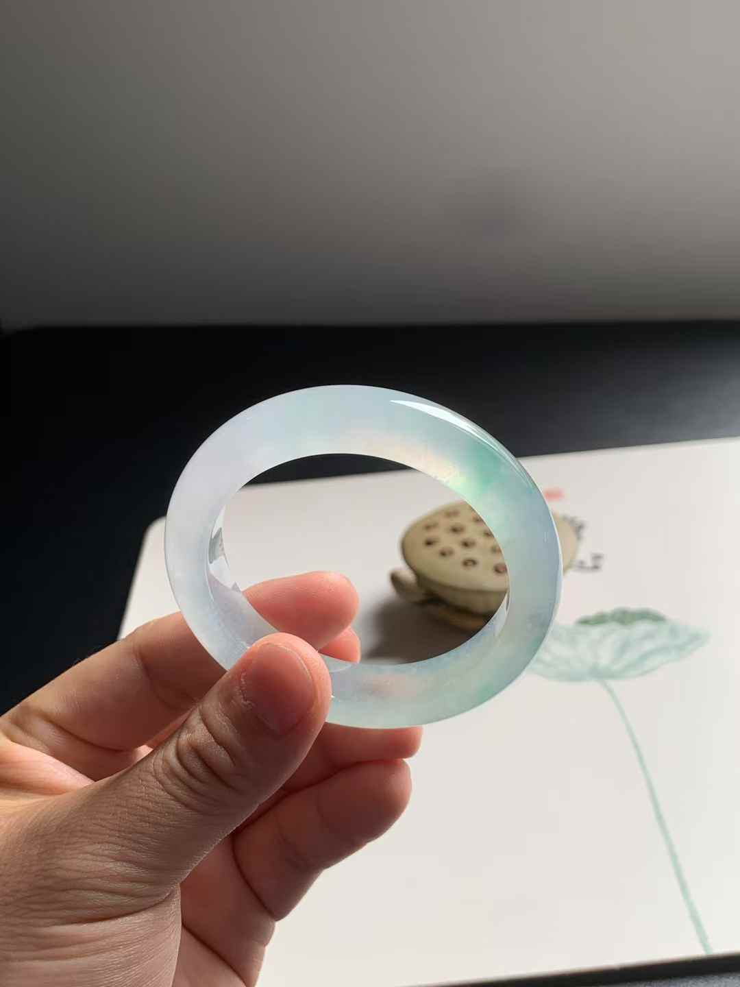 高冰种阳绿花正圈翡翠手镯