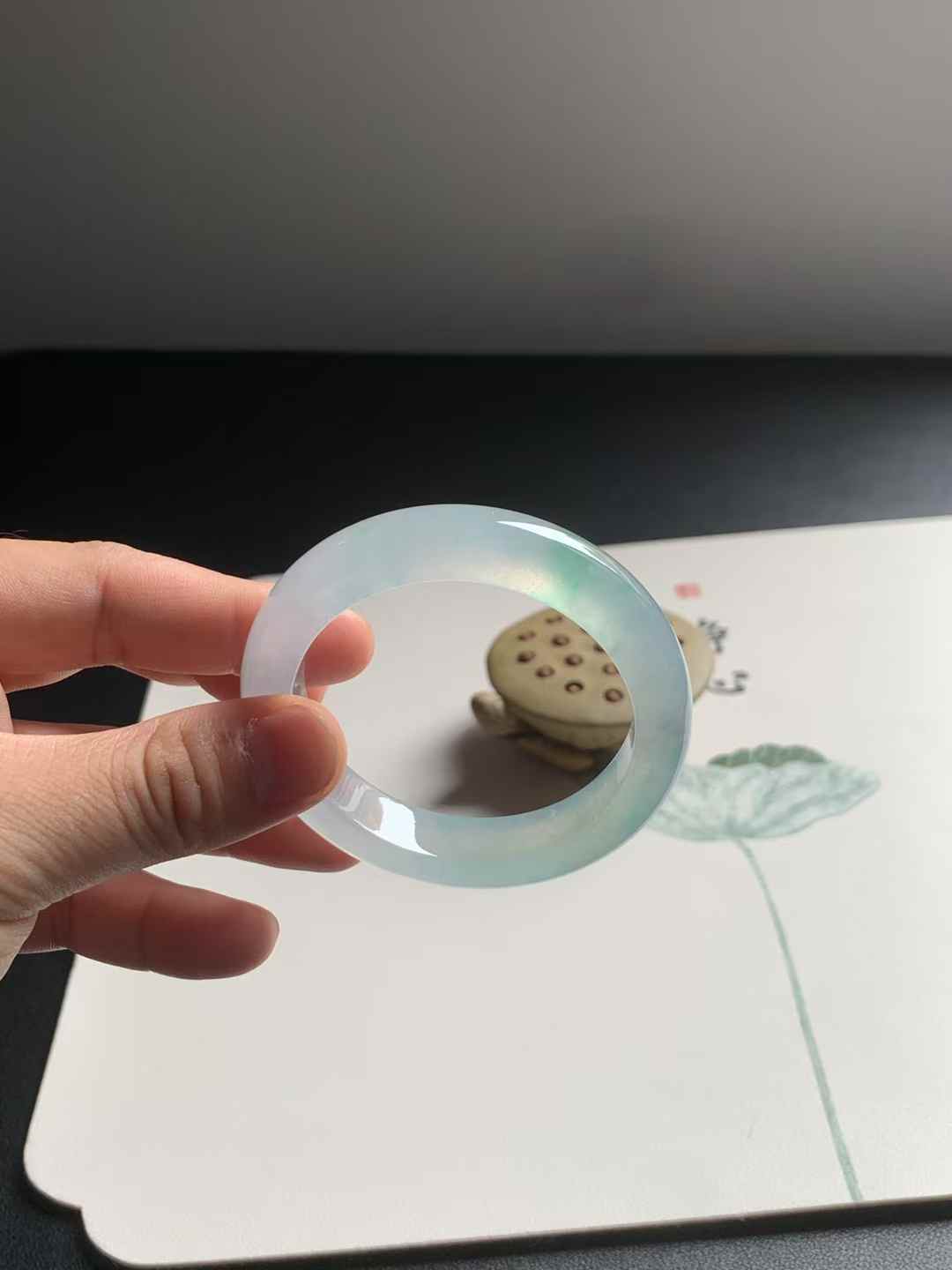高冰种阳绿花正圈翡翠手镯