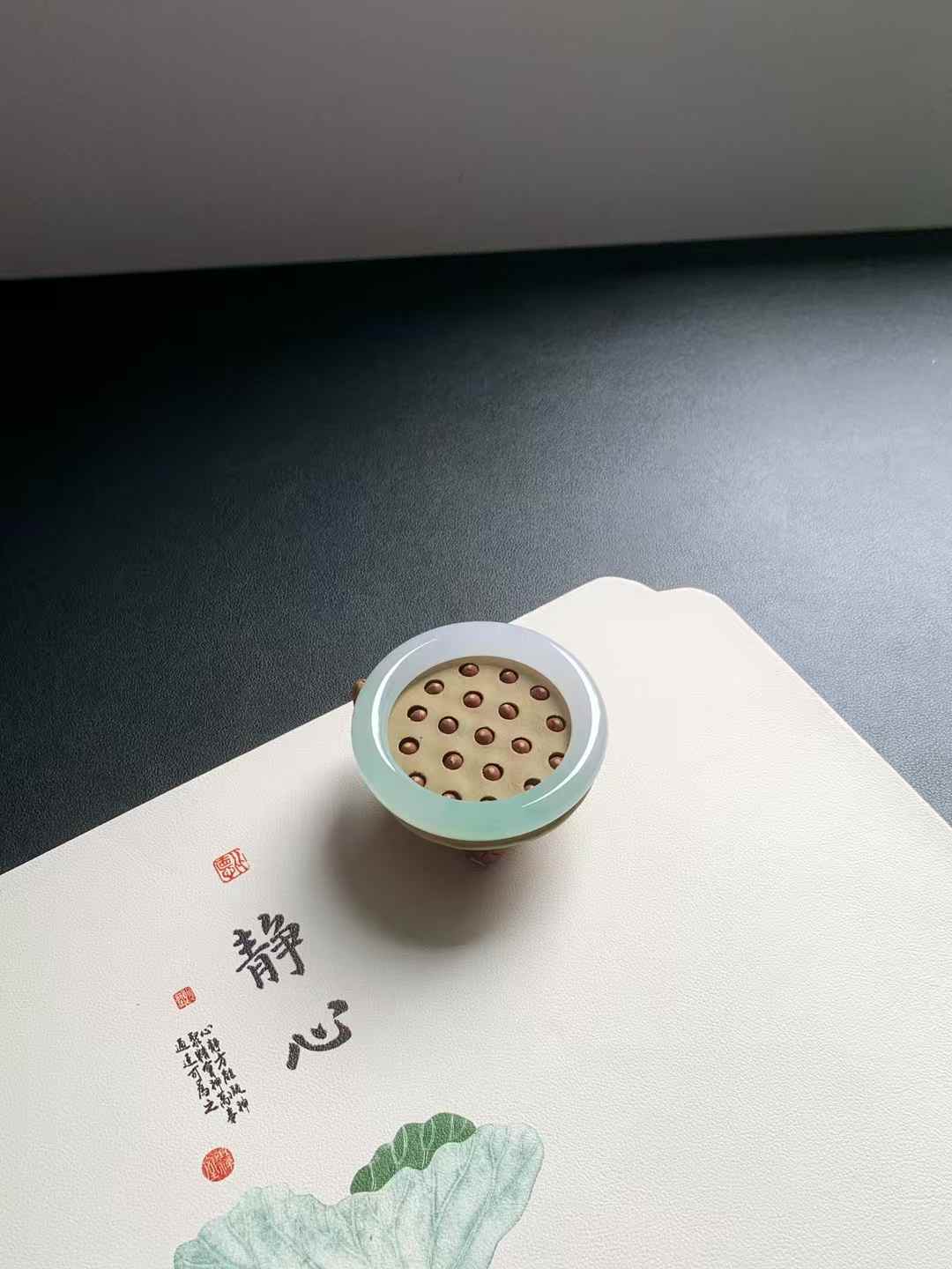 冰绿圆条翡翠手镯