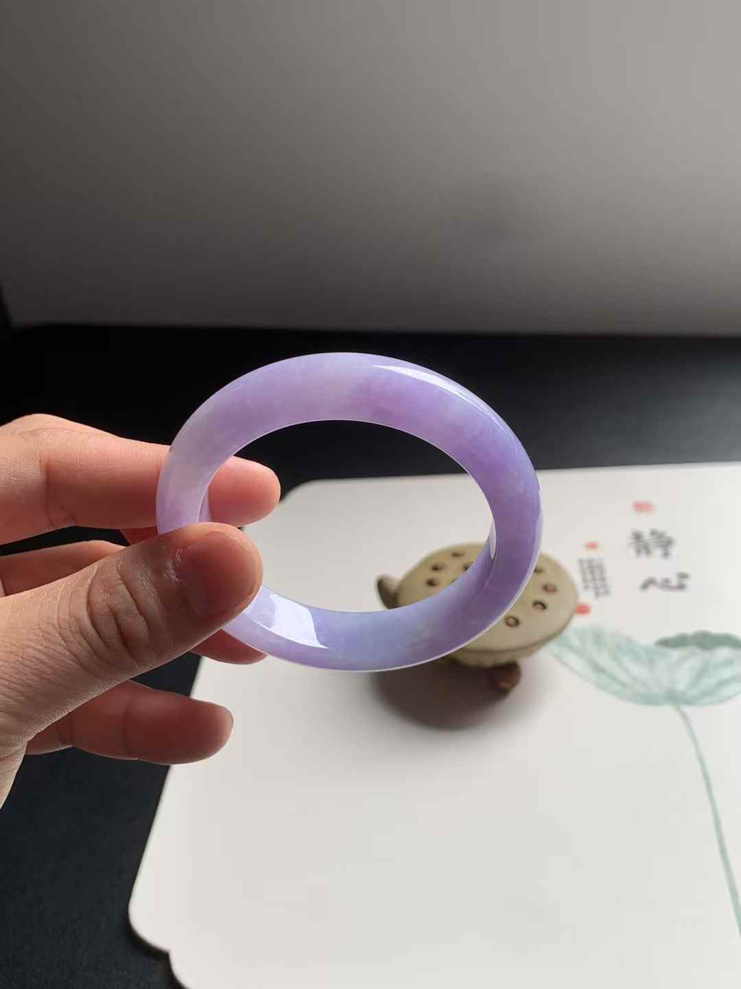 浓郁春带彩正圈翡翠手镯