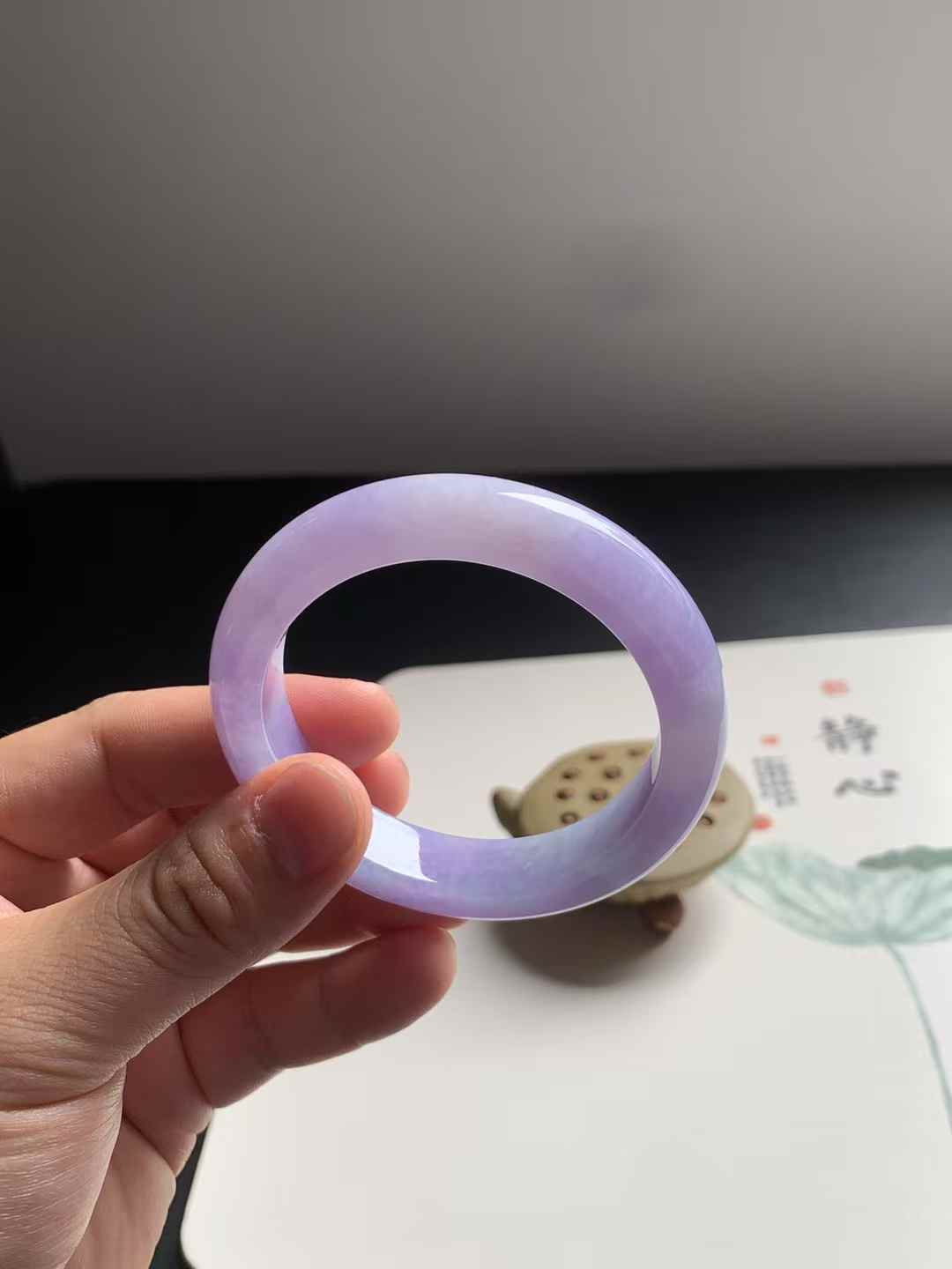 浓郁春带彩正圈翡翠手镯