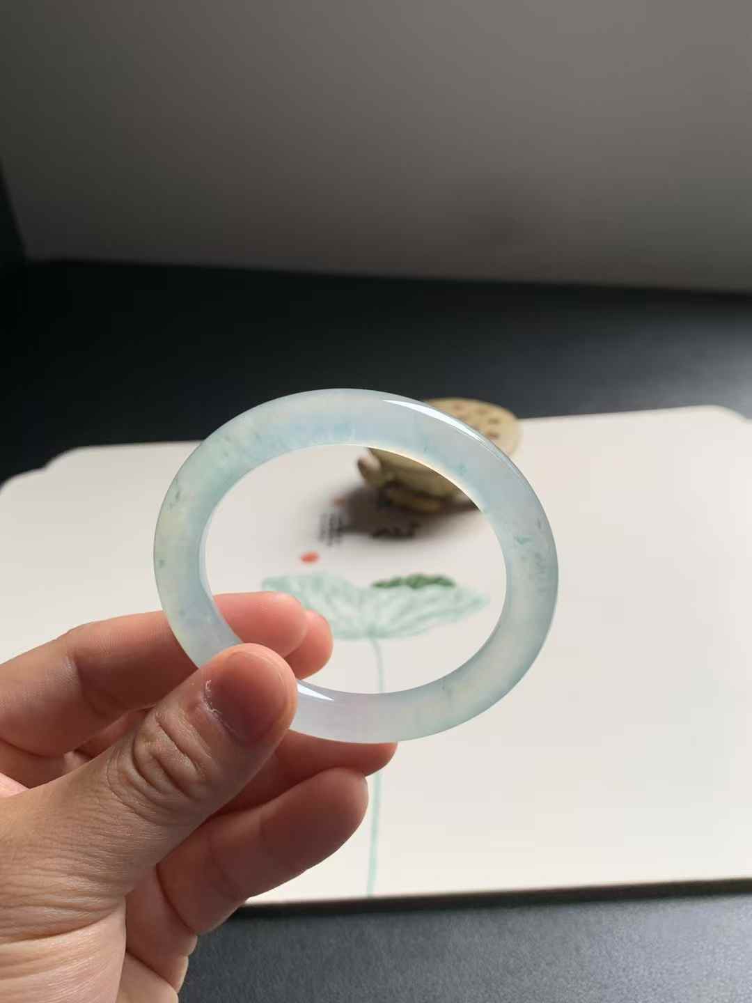 冰种飘花圆条翡翠手镯
