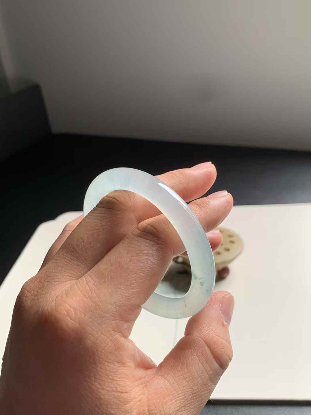 冰种飘花圆条翡翠手镯
