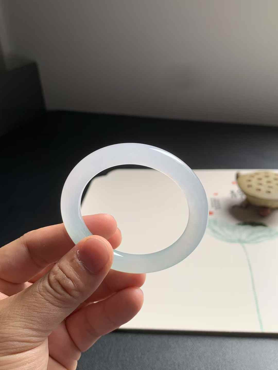 冰胶飘花圆条翡翠手镯