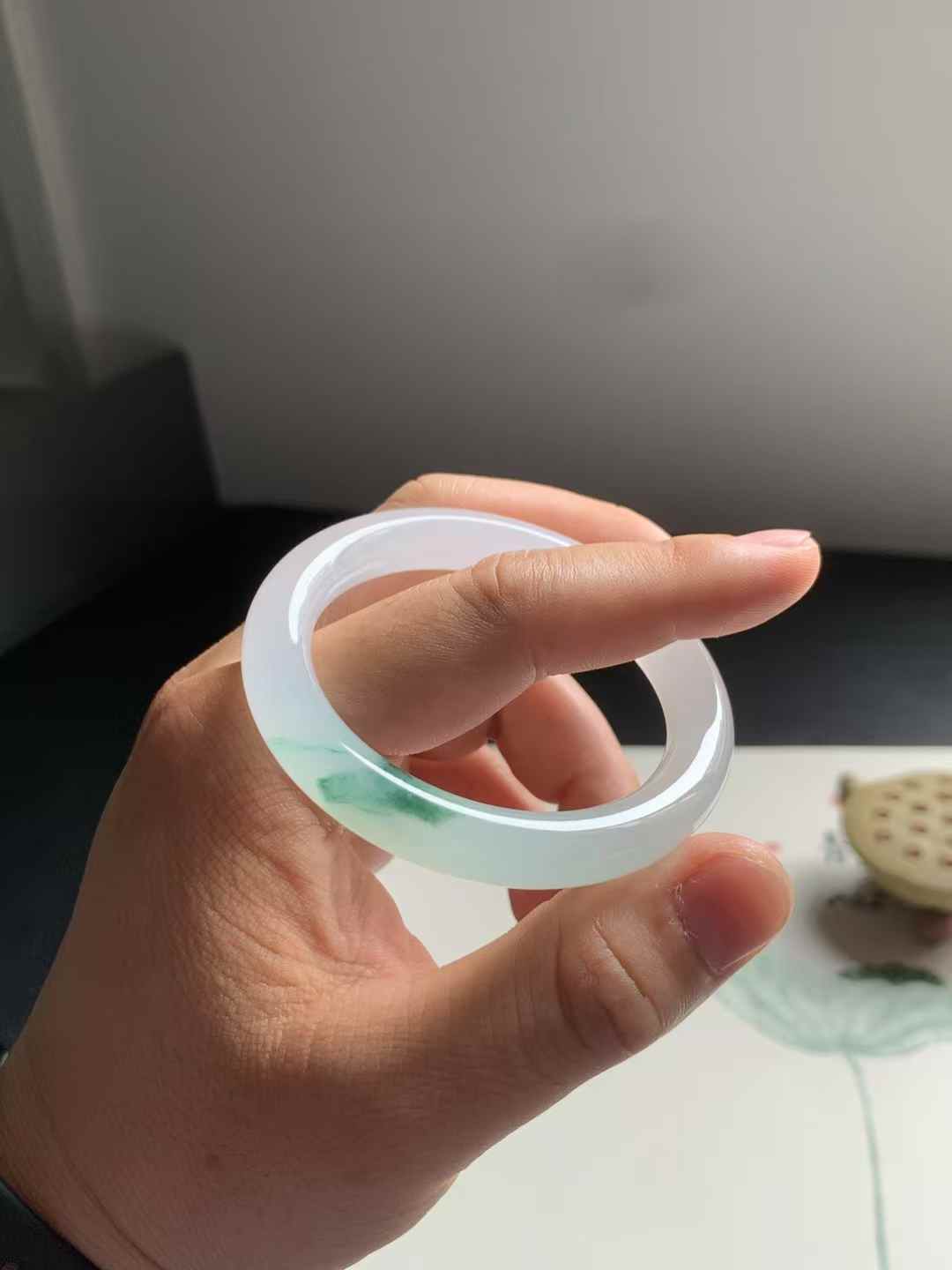 冰胶飘花圆条翡翠手镯