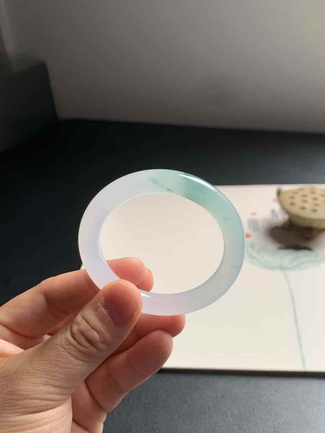 冰胶飘花圆条翡翠手镯