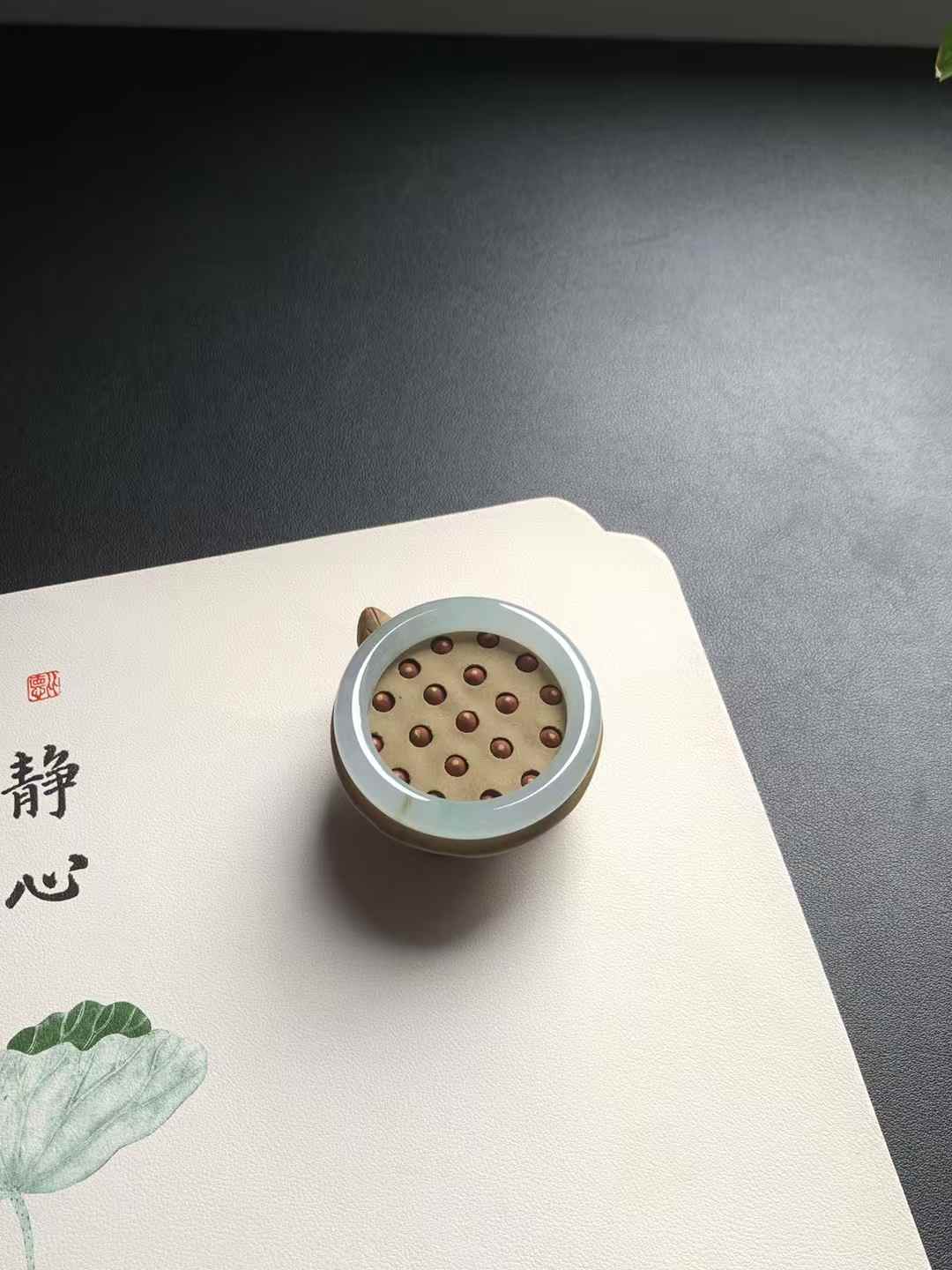 冰胶金丝绿圆条翡翠手镯