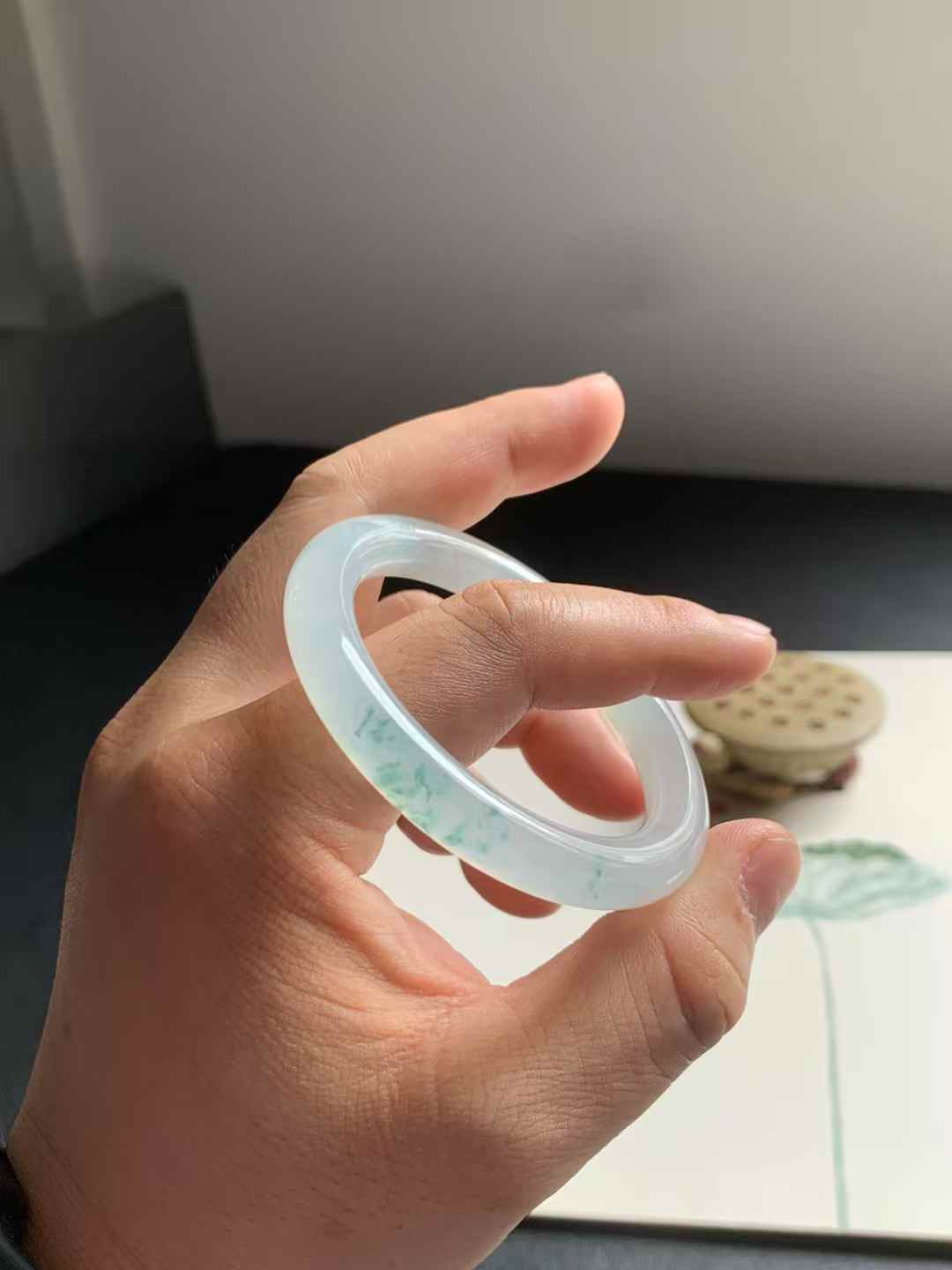 冰底起光飘花圆条翡翠手镯
