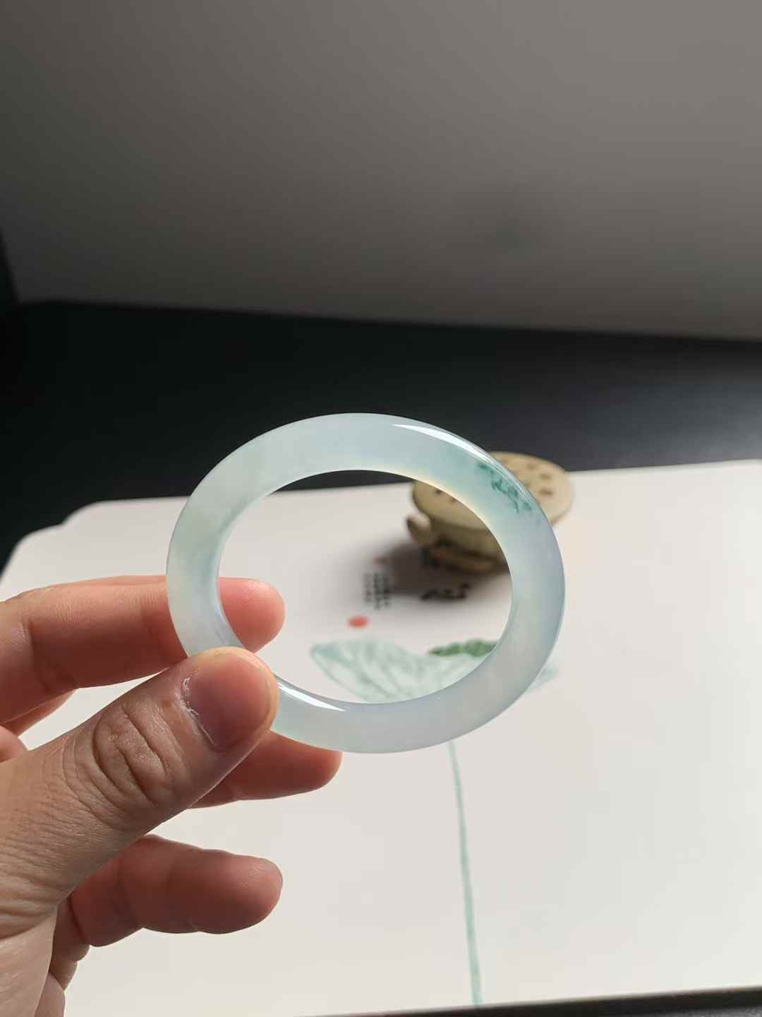 冰底起光飘花圆条翡翠手镯