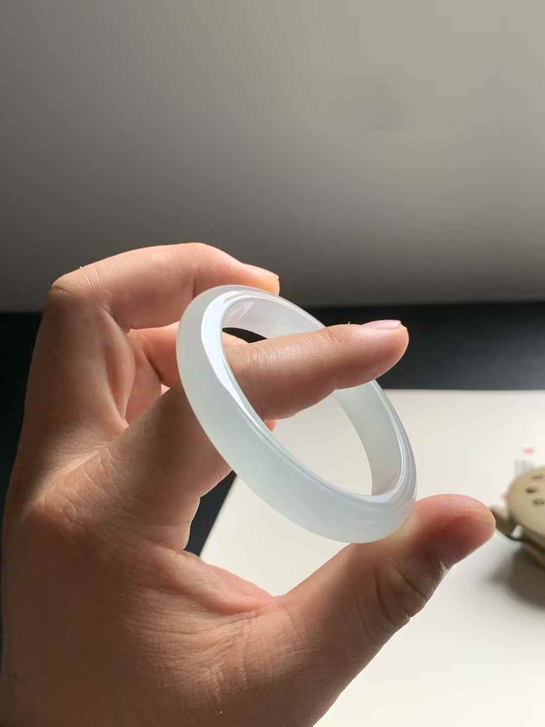 冰胶晴底贵妃翡翠手镯