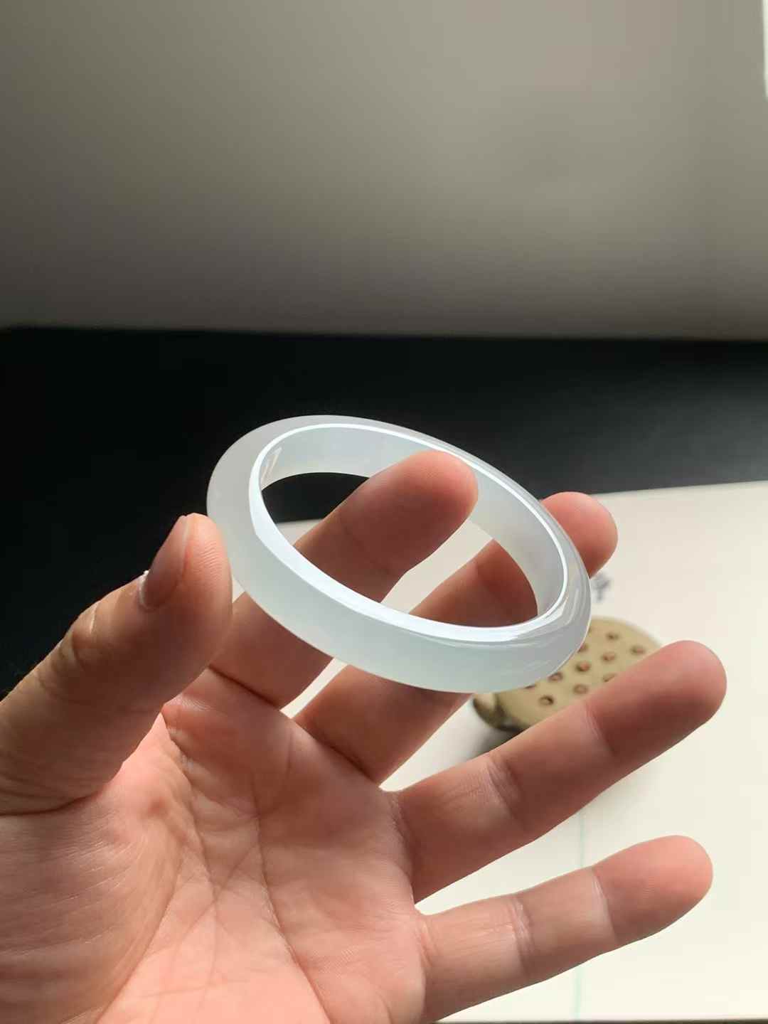 冰胶晴底贵妃翡翠手镯