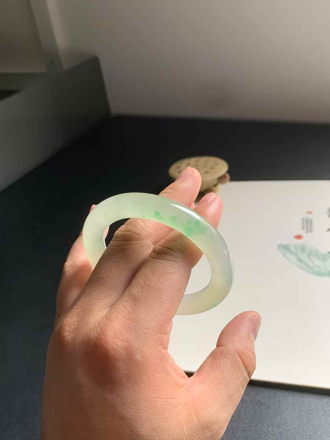 冰胶黄加绿圆条翡翠手镯