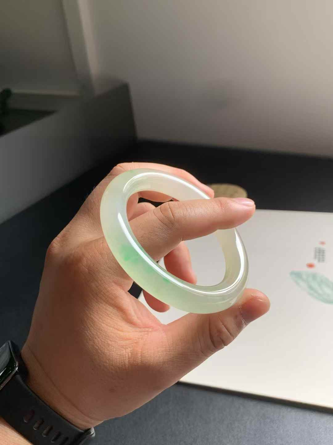 冰胶黄加绿圆条翡翠手镯