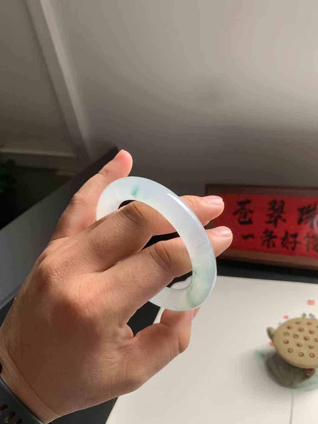 冰胶飘花圆条翡翠手镯