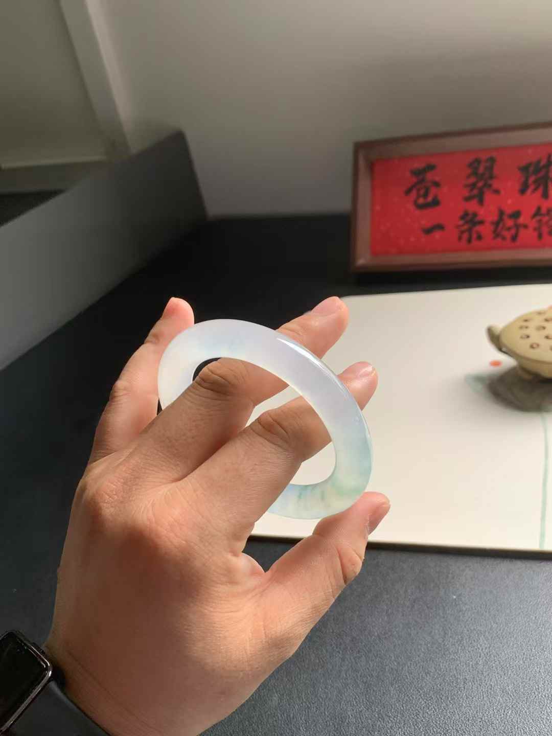 冰胶飘花圆条翡翠手镯
