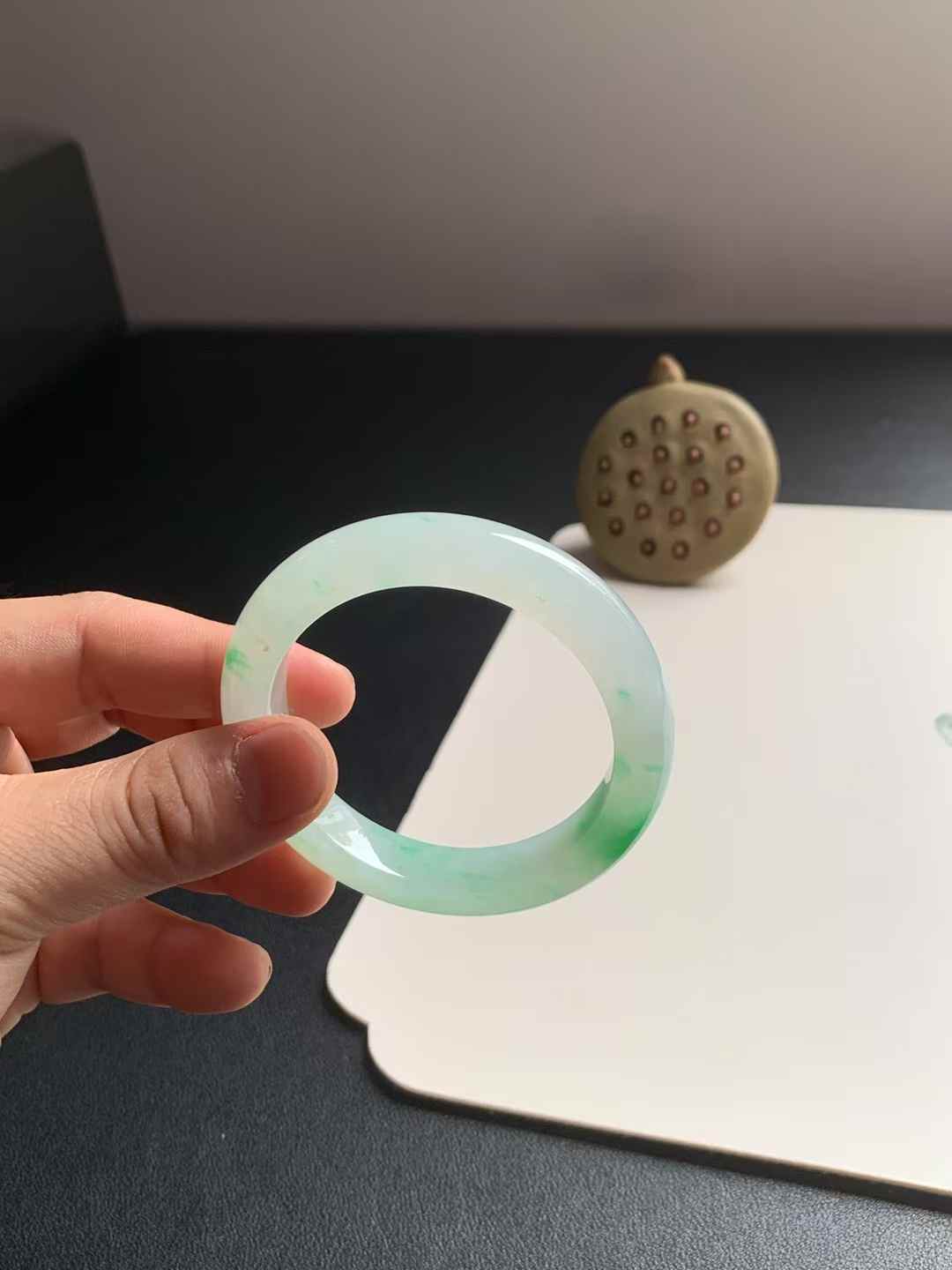 冰糯种阳绿正圈翡翠手镯