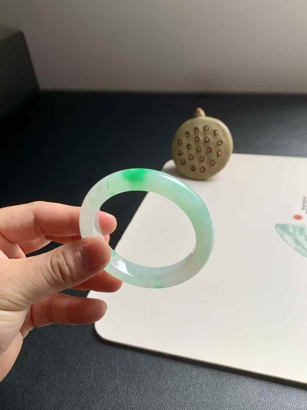 冰糯种阳绿正圈翡翠手镯