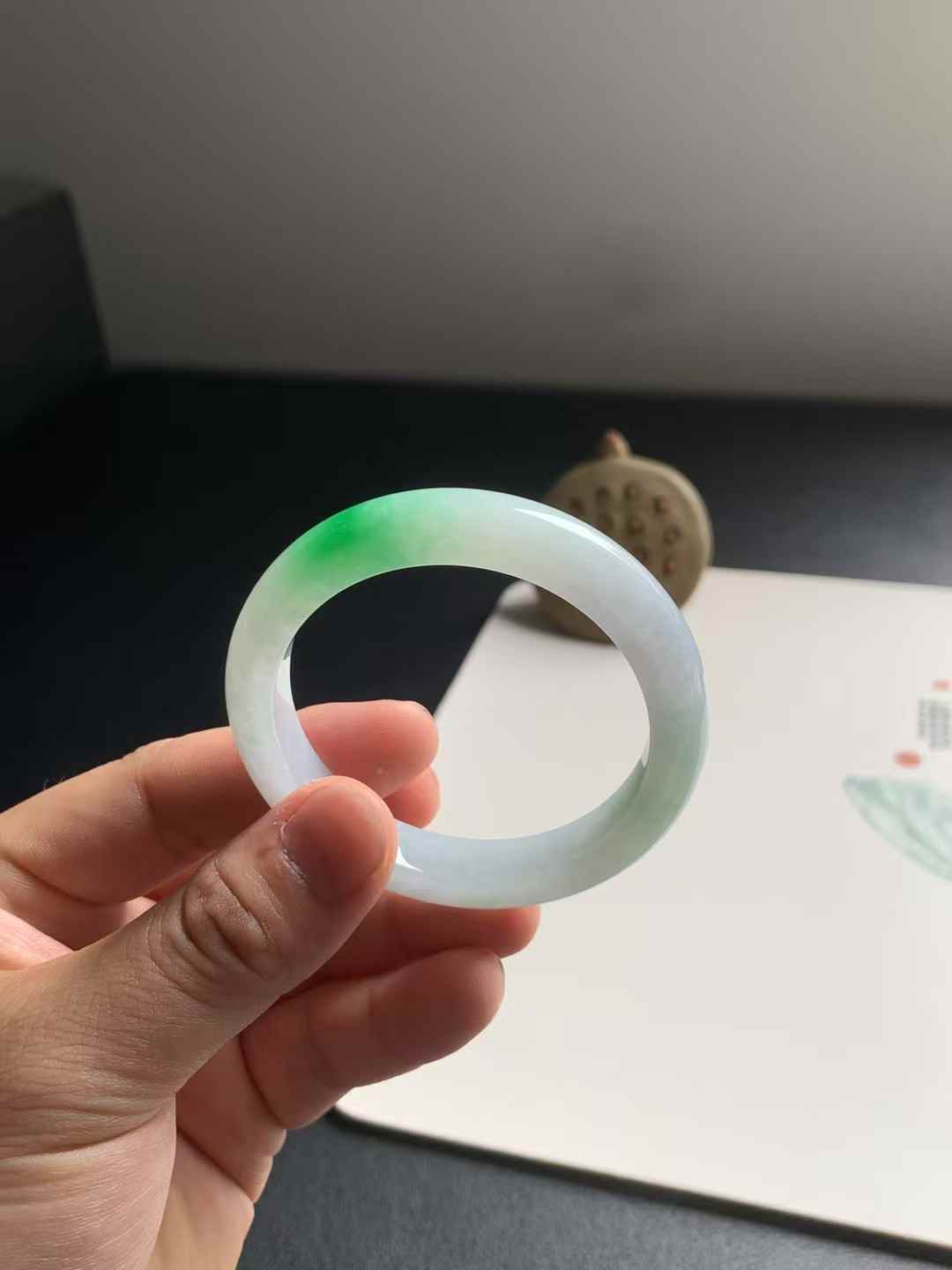 白底青正圈翡翠手镯