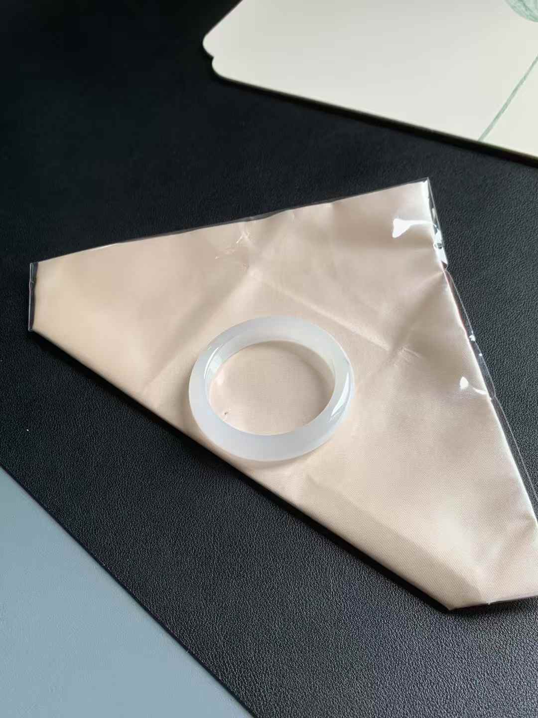 冰胶白底正圈翡翠手镯