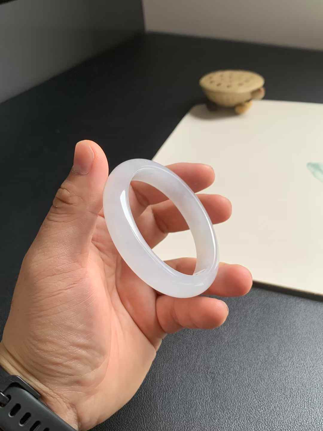 冰胶白底正圈翡翠手镯