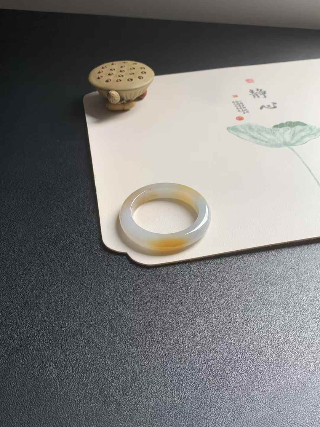 冰糯种黄翡正圈翡翠手镯