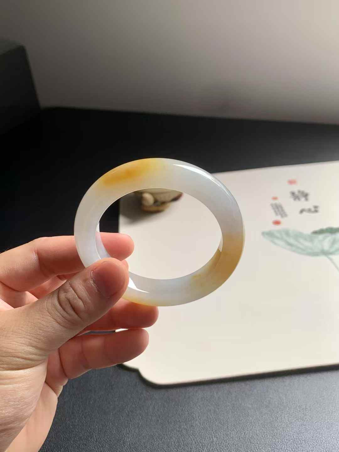 冰糯种黄翡正圈翡翠手镯
