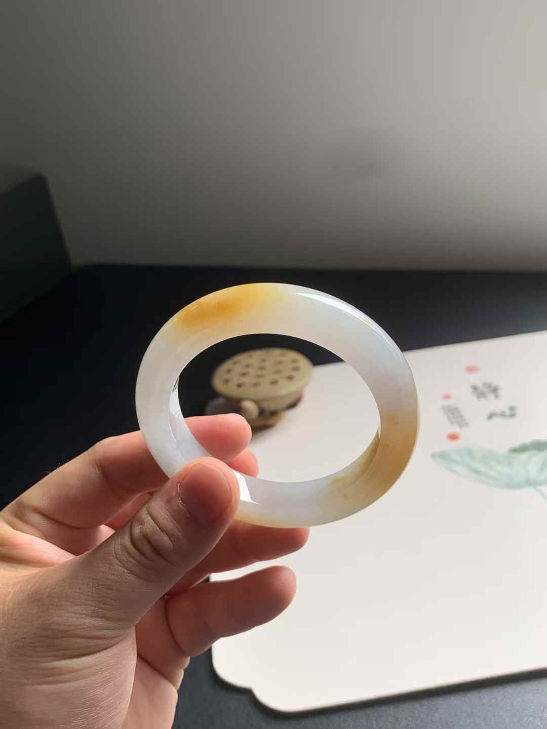 冰糯种黄翡正圈翡翠手镯