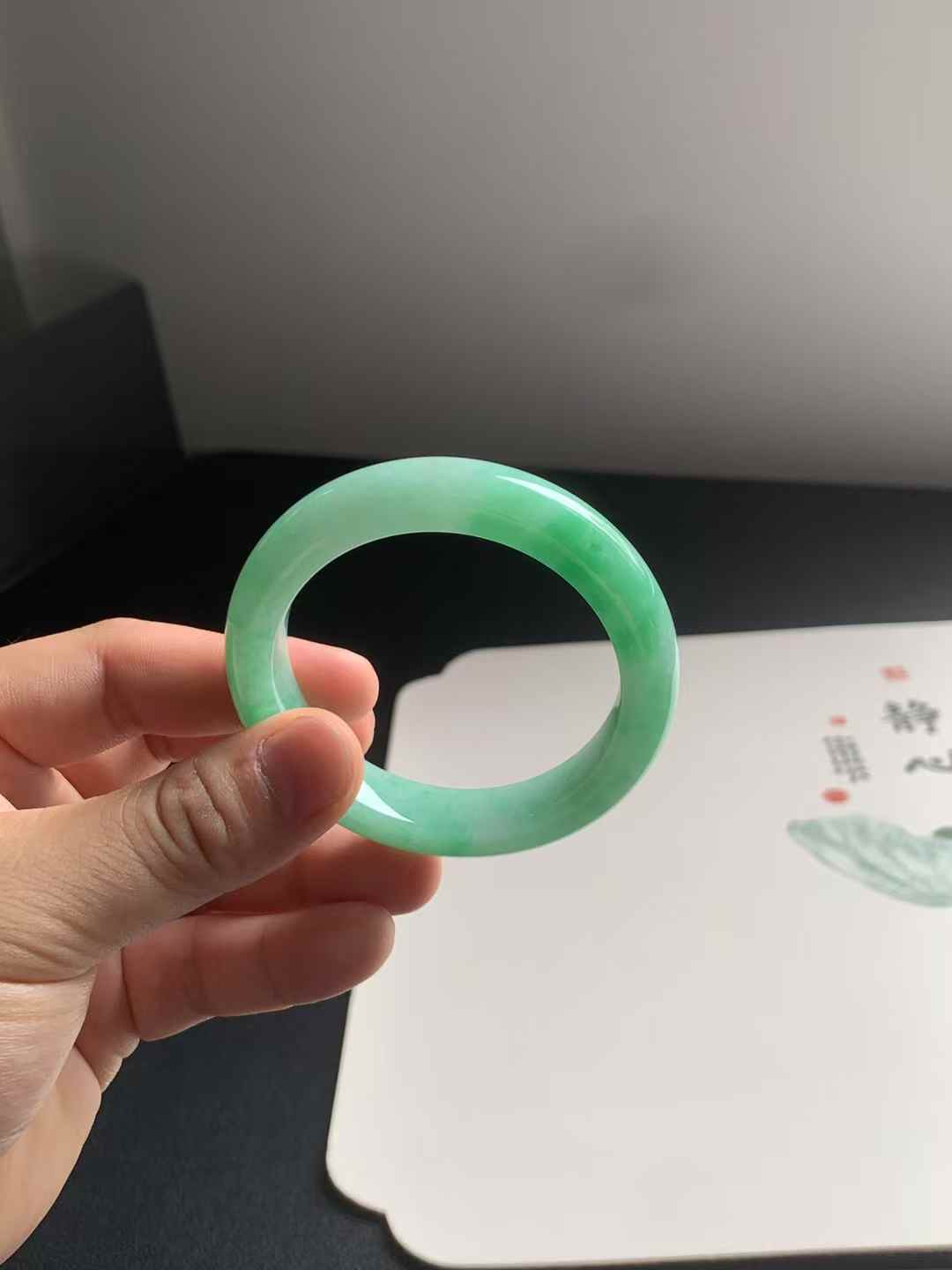 满绿正圈翡翠手镯
