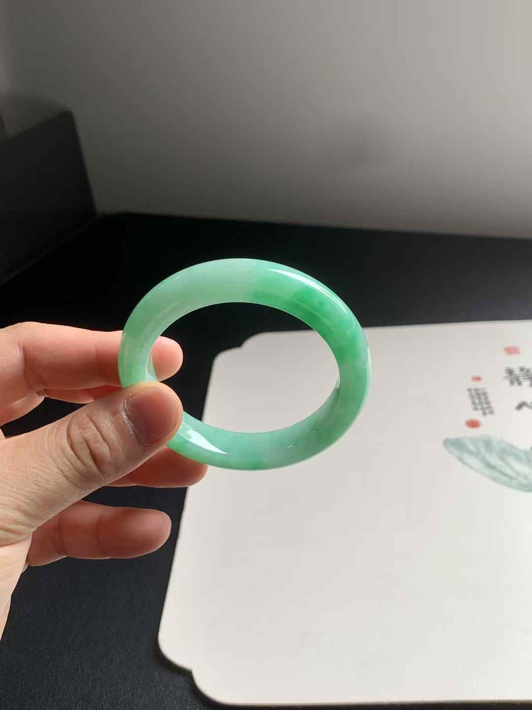 满绿正圈翡翠手镯