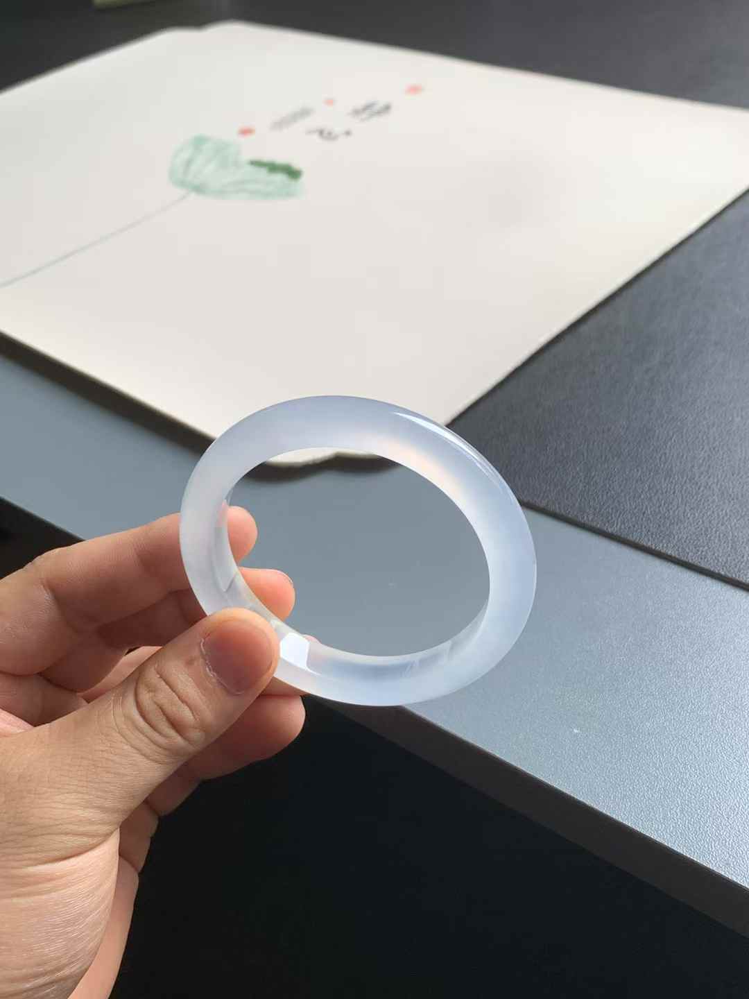 玻璃种玛瑙底正圈翡翠手镯