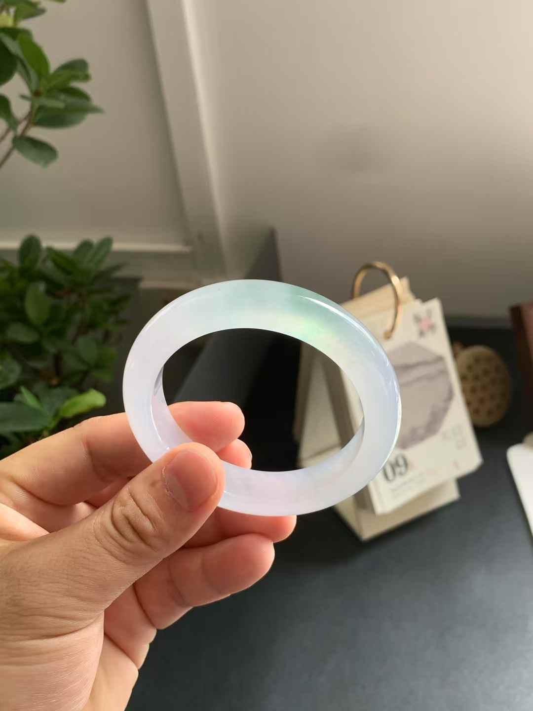 高冰种阳绿花正圈翡翠手镯